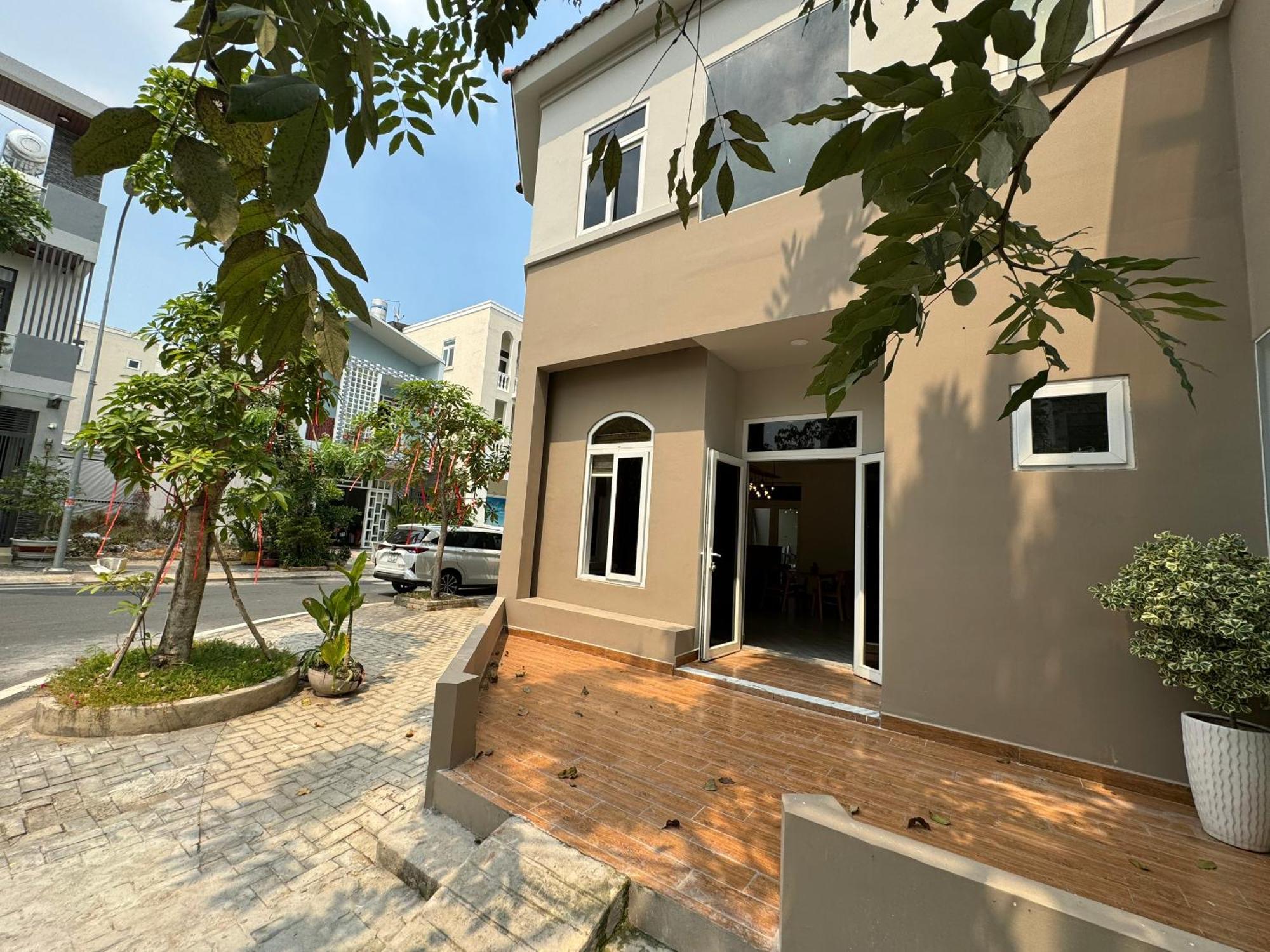 Lá Homestay Long Xuyên Esterno foto